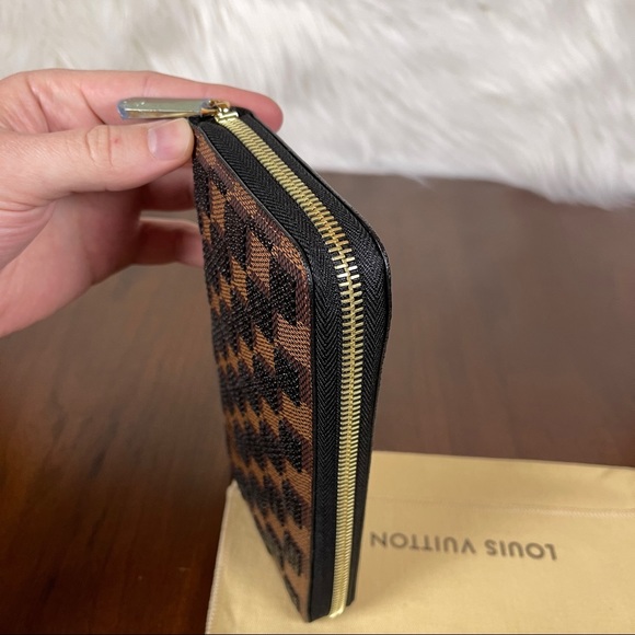 Louis Vuitton Black Sequin Damier Paillettes Zippy Wallet - Picture 4 of 14